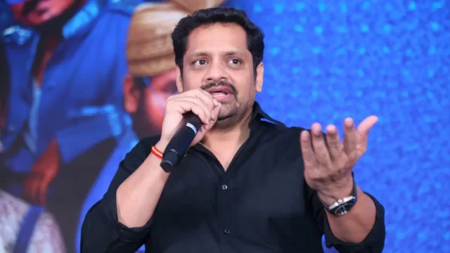Prominent producer and distributor Bunny Vaas has now voiced his concerns, and his post has gone viral. He bluntly stated that films earning “hundreds of crores” are not purely the result of mass popularity, but largely due to inflated ticket prices burdening audiences. He added that small films are suffering even more, with single screens and distributors facing heavy losses.